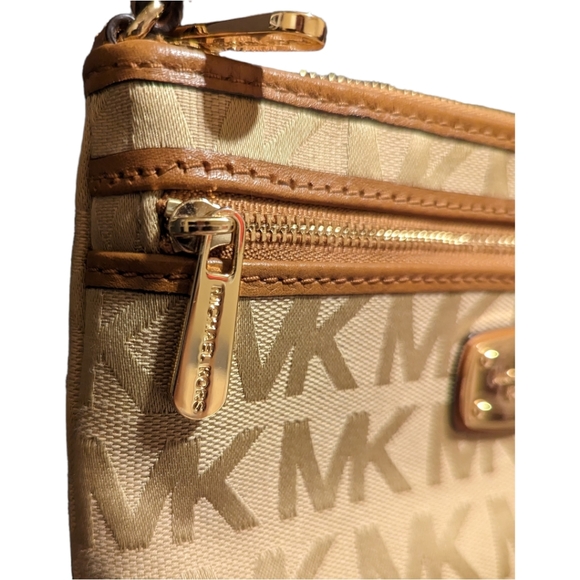 Michael Kors est. 1981 signature wristlet, small size, Tan/Brown - Picture 4 of 7